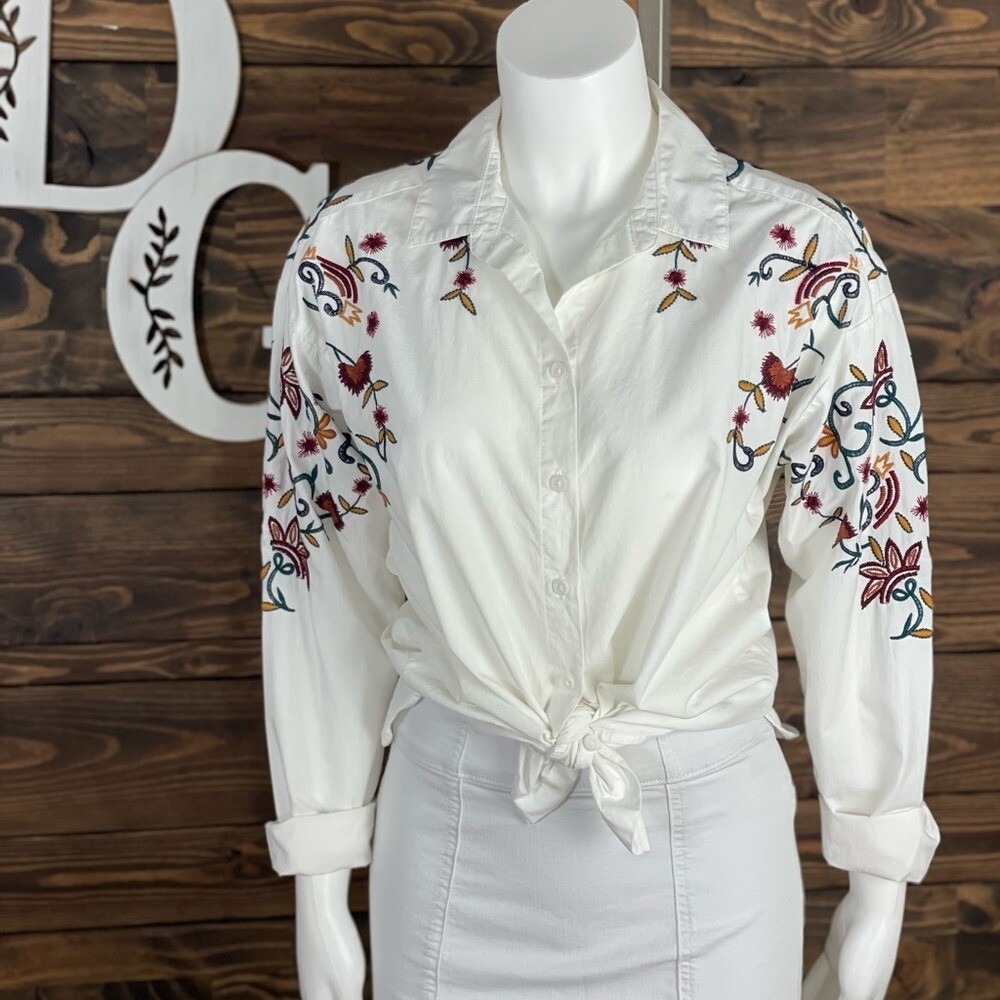 Beach Lunch Lounge | Floral Embroidered Button Down‎ Blouse White Flowers